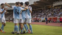 Los jugadores del Compos celebran uno de los goles en el partido ante el Racing Vilalb�s