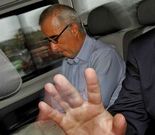 Alfonso Basterra, acudiendo a uno de los registros realizados en la vivienda de Teo.