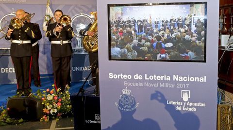 Sorteo de la Lotera Nacional en la Escuela Naval de Marn