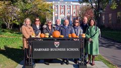 La delegaci�n de la Universidad de Oviedo visita la Business School.