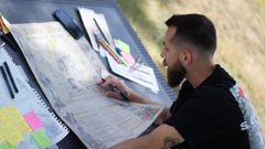 Todo o cartel est� feito a man e cada elemento foi escollido para contar a historia da romer�a dende diferentes perspectivas.