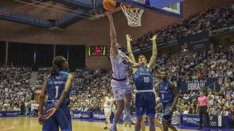O Gipuzkoa perdeu o seu �ltimo partido ligueiro en Sar ante o Obradoiro.