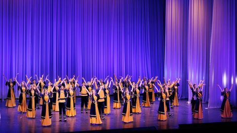 El grupo Traditional Dance Ensemble Hachn, de Armenia, fue fundado en el 2010 y re�ne un amplio repertorio de danzas rituales, guerreras, l�ricas y festivas