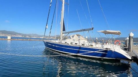 351 ? por jornada. Velero con vistas. Para ocho viajeros. 4 dormitorios y 6 camas. 2,5 baños. Wifi. Cocina. Aparcamiento gratuito en la zona de atraque.