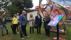 La consejera de Educaci�n, Lydia Espina, con el alcalde de Navia, Ignacio Garc�a; la primera teniente de alcald�a, Mar�a Cruz Fern�ndez, y el equipo directivo del Instituto Galileo Galilei