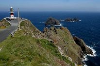 El faro de Cabo Ortegal y Os Aguill�ns, en Cari�o, uno de los atractivos de la costa ortegana.
