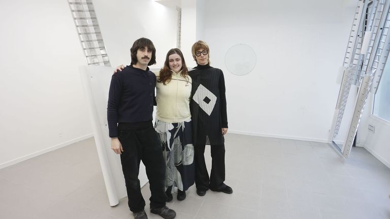 Pablo Quesada, Daniela J�ndula y Mario Manso, en la inauguraci�n de la exposici�n en la Galer�a N�boa