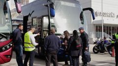 Uno de los autobuses que trasladaron a los usaurios de Renfe ante la supresi�n de nueve servicios ferroviarios