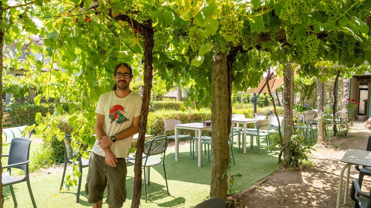 Abre un nuevo local en Tui con unas parras y una huerta de hace 500 años