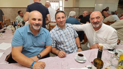 COMIDA DE DESPEDIDA A JAVIER MARCOS BARREIRO, JEFE DE ESCUADRON DE VIGILANCIA AEREA DEL BARBANZA EN EL RESTAURANTE BENJAM�N DE ROIS