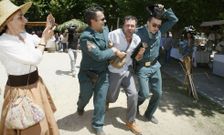Campesinos, agricultores y hasta la Guardia Civil se pasearon por la feria de Mosteiro. 