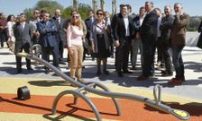 Feijoo inaugur� ayer los nuevos espacios del Gai�s, entre ellos un bello mirador de la ciudad. 