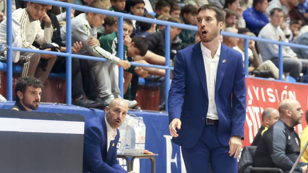 O Parrulo, tras más de cincuenta horas en autobús entre la Copa y la Liga, juega hoy Navarra