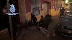 La Polic�a Nacional en el momento de la detenci�n