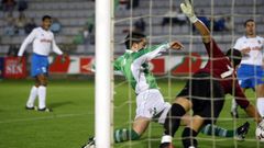 Gol de Dutil en el �ltimo partido disputado en A Malata entre el Racing y el Zaragoza.