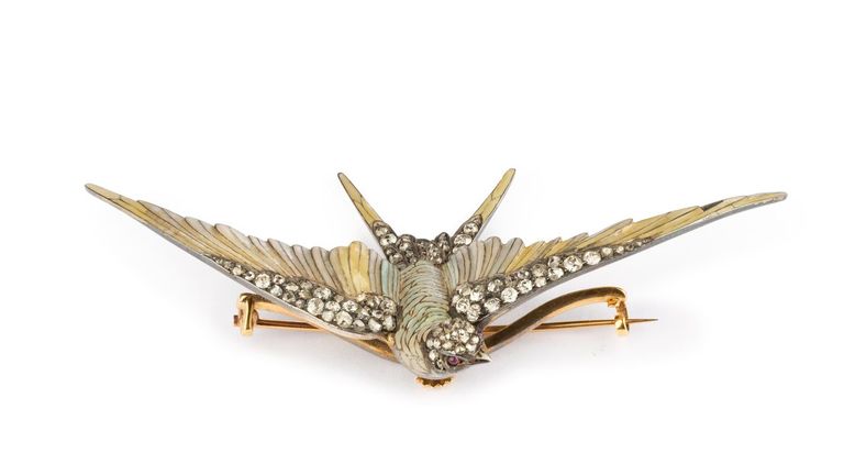 Una de las piezas que se expondr&aacute;n en la Fundaci&oacute;n Barri&eacute; dentro de la muestra &laquo;LALIQUE. La belleza en el art nouveau y el art d&eacute;co&raquo; es el  &laquo;Broche Golondrina&raquo;, creado hacia 1890 por Ren&eacute; Lalique en oro, diamantes, rub&iacute;es y esmalte