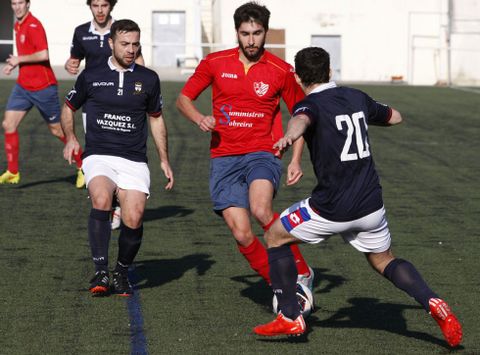 Los jugadores de la SD Chantada ven cada vez más cerca la permanencia en Preferente.