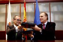 V�zquez Abad y Arias firmaron ayer el marco de colaboraci�n.