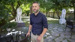 Manuel Pereiro es el gerente de Babylon Garden, cuyos leones hacen un gui�o al famoso paseo de la Alameda. �Queriamos que fose un xard�n babilonio entre a zona nova e a vella, e que servira de nexo, porque parece que son dous mundos aparte e que os peregrinos se resisten a cruzar Porta Faxeira�, dice.