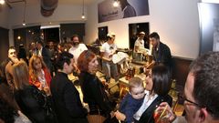�B�scate en la inauguraci�n de la peluquer�a de Mon Ferbal en Boiro!