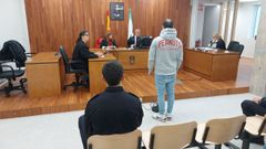 Imagen del acusado de trepar por una se�al para robar en una casa