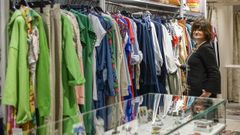 Bego�a L�pez, en su tienda Icen 