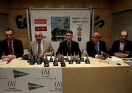 En la foto, un instante de la presentaci�n ayer en A Coru�a.