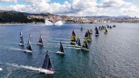 La flota de La Solitaire du Figaro Paprec, saliendo de Vigo en la edici�n del 2025.