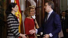 Feijoo, saludando a Pilar LLop y Meritxell Batet