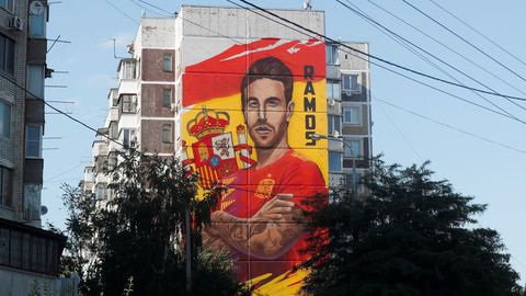 Ilustraci�n en un edificio de Krasnodar, a una semana de que empiece el mundial de Rusia