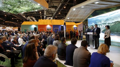 El presidente del Principaos, Javier Fern�ndez, y el consejero de Turismo, Isaac Pola, durante el d�a de Asturias en Fitur