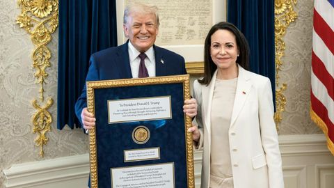 Trump y Corina Machado con el Nobel de la Paz.