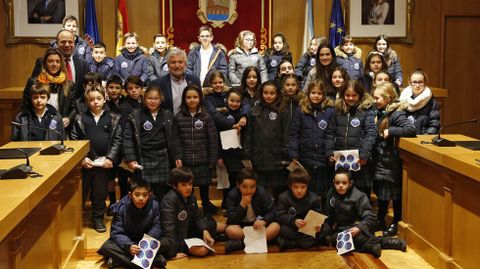 Paz Ourense .Los alumnos del colegio Miraflores celebraron el Da de la Paz en el saln de plenos del Pazo Provincial