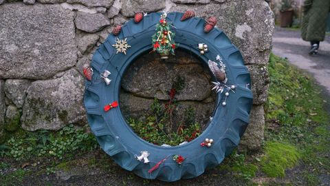 Decoraci�n navide�a en la aldea de Barrio (Vilamar�n).