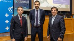 De izquierda a derecha: El secretario de Cluergal, Nonito Aneiros, el El director xeral de Planificaci�n Enerx�tica e Minas, Pablo Fern�ndez Vila y el presidente del Puerto de A Coru�a, Mart�n Fern�ndez Prado