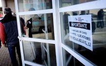 La Central distribuy� ayer en el recinto carteler�a del ajuste de fecha.