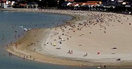 Santa Cristina, llena de ba�istas, muchos de los cuales sufrieron los atascos para llegar.