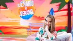 La periodista y presentadora Cristina Lasvignes posa en el plat del programa.