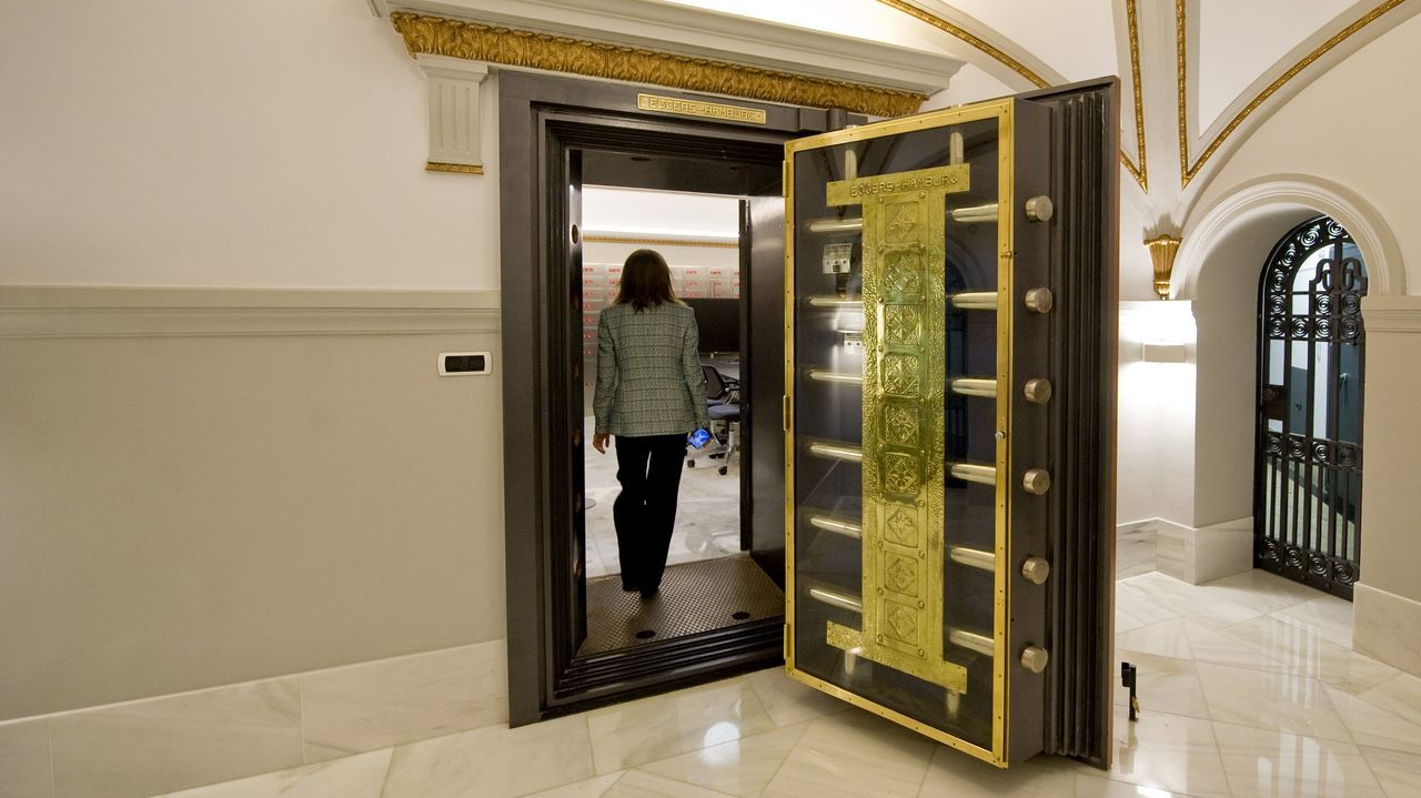 La cámara acorazada del antiguo edificio del Banco Pastor en A Coruña ...