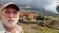 El chef asturiano, Jos Andrs, con el volcn de Cumbre Vieja en erupcin de fondo