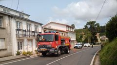 Un veh�culo del GES de Mugardos, en un incendio en Cabanas