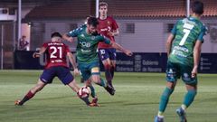 Curro, del Arenteiro, en el partido de Tajonar contra el Osasuna B.