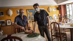 Antonio y Bruno afirman que una de las especialidades del Llovizna es el cocido