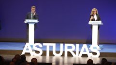 El presidente de la Xunta y candidato a liderar el PP, Alberto N��ez Feij�o, y la presidenta del PP de Asturias, Teresa Mallada, durante un acto celebrado con afiliados del PP para exponer su proyecto pol�tico, en el Teatro Campoamor de Oviedo