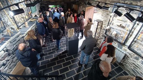 Visitantes, en una sala del centro de interpretaci�n de la Fundaci�n Legar.