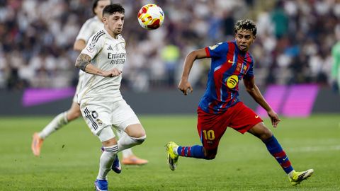 Valverde y Lamine Yamal, durante la final de la Supercopa de Espa&ntilde;a.
