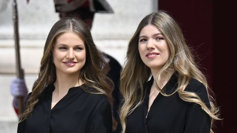 Leonor y Sof�a, en la ceremonia de bienvenida al papa Le�n XIV