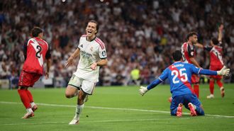 El gallego �lvaro Carreras celebra su gol ante el Rayo Vallecano.