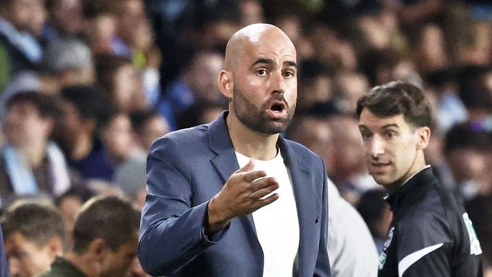 El entrenador del Celta, Claudio Gir�ldez, durante el partido ante el Osasuna.