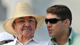 Crisis, incertidumbre y rumor de contactos. Tras un mes de asedio petrolero de EE.UU. a Cuba, y una crisis humanitaria fragu&aacute;ndose inexorable en la isla, varios medios y analistas consultados por Efe apuntaron a la veracidad de que Washington ha contactado con Ra&uacute;l Guillermo Rodr&iacute;guez, nieto y escolta de Ra&uacute;l Castro.